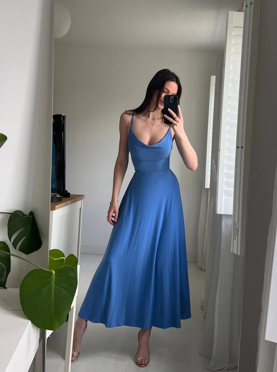 Käännettävä 2-in-1 mekko, eleganssia ja mukavuutta taattu